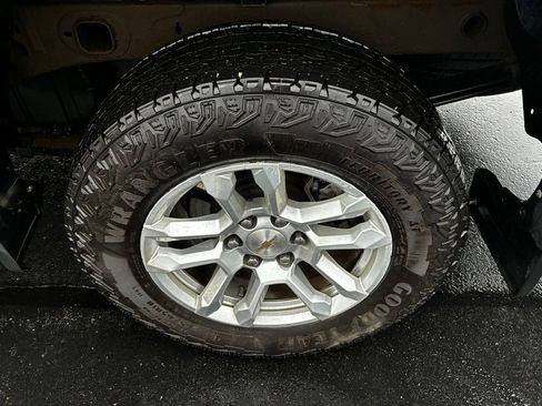 Used 2023 Chevrolet Silverado 1500 LT AWD/4WD image 18
