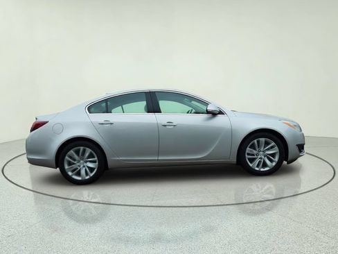 Used 2016 Buick Regal FWD image 2