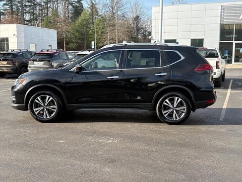 Used 2019 Nissan Rogue SV w/ Premium Package image 3