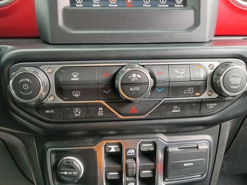Used 2020 Jeep Gladiator Rubicon AWD/4WD image 4
