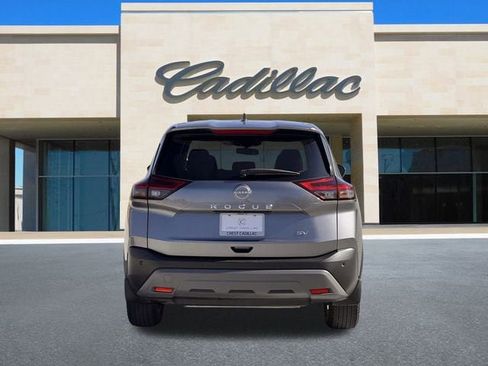 Used 2023 Nissan Rogue SV image 4