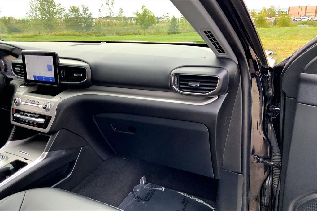 Used 2023 Ford Explorer XLT w/ Equipment Group 202A AWD/4WD image 15