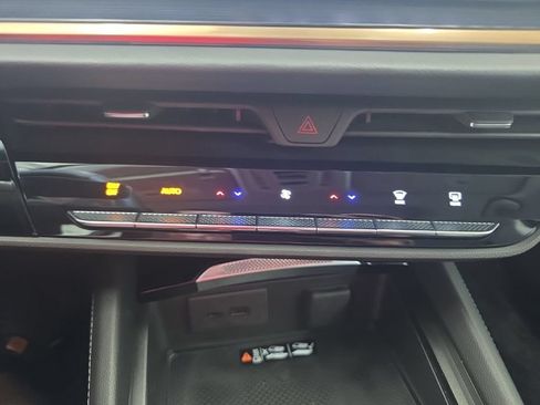 Used 2024 Buick Envision Avenir AWD/4WD image 38