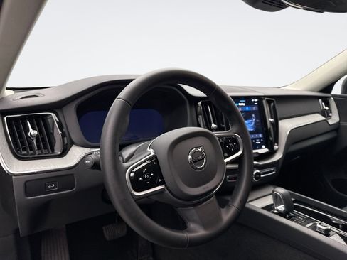 Used 2025 Volvo XC60 B5 Plus image 10