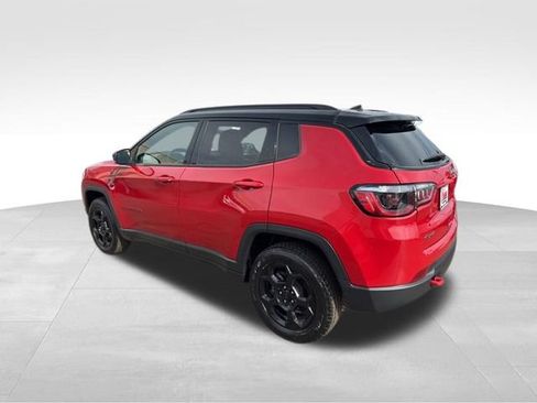 Used 2023 Jeep Compass Trailhawk w/ Trailhawk Convenience Group AWD/4WD image 7