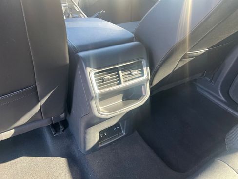 Used 2025 Volkswagen Atlas Cross Sport SE image 23