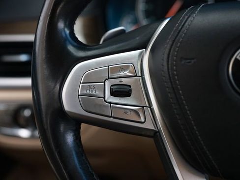 Used 2018 BMW 740i image 32