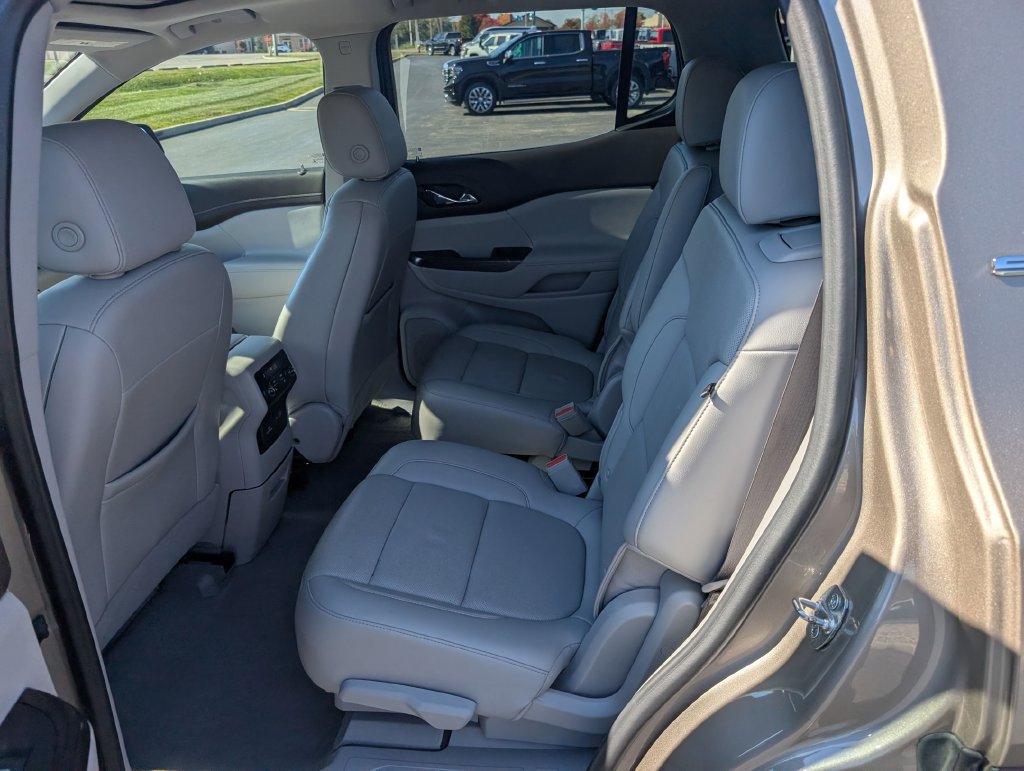 Used 2022 GMC Acadia SLT w/ Technology Package AWD/4WD image 10