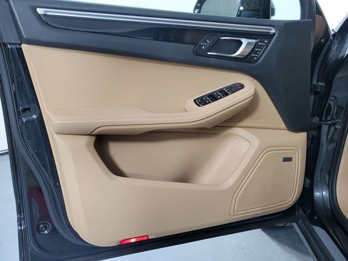 Used 2018 Porsche Macan image 11