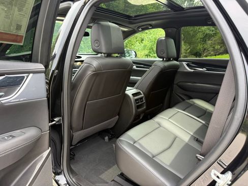 Certified 2025 Cadillac XT5 Premium Luxury w/ LPO, Floor Liner Package AWD/4WD image 26
