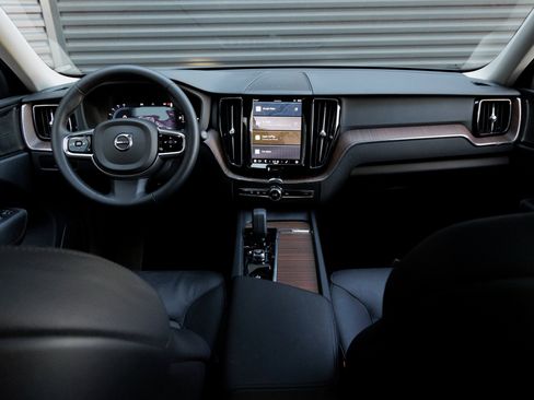 Used 2024 Volvo XC60 T8 Plus w/ Climate Package image 16