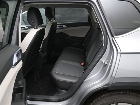 New 2026 Volkswagen Taos SE image 11