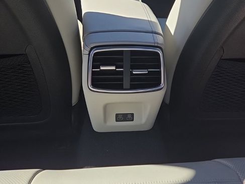 Used 2025 Genesis G70 2.5T image 10