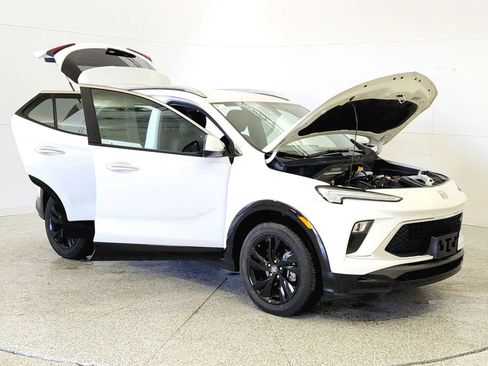 Used 2024 Buick Encore GX Sport Touring image 9