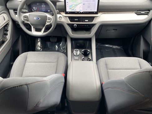 New 2026 Ford Explorer Active RWD image 12