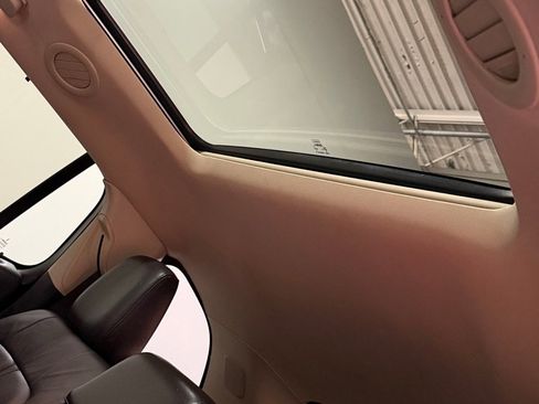 Used 2013 Lincoln MKT AWD image 18