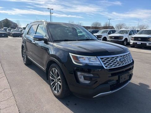 Used 2017 Ford Explorer Platinum image 2
