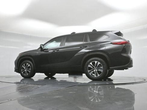Used 2023 Toyota Highlander XLE image 55