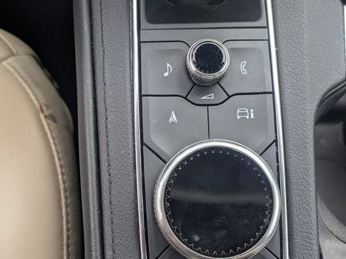 Used 2025 Cadillac XT4 Premium Luxury FWD image 32