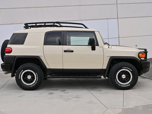 Used 2010 Toyota FJ Cruiser 4WD image 8