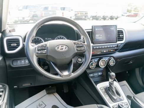 Used 2022 Hyundai Venue Limited image 13