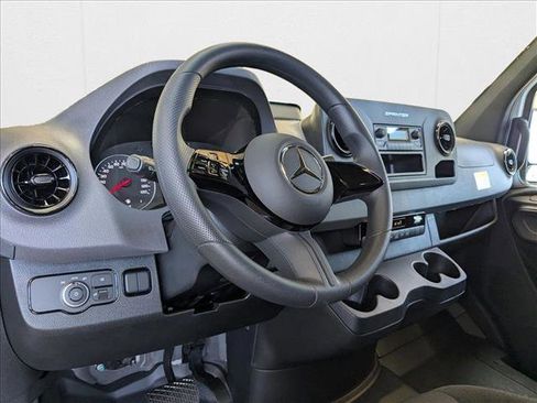 New 2025 Mercedes-Benz Sprinter 2500 image 4