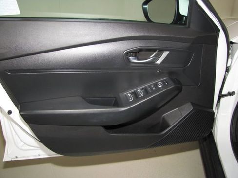 Certified 2025 Honda Accord LX image 9