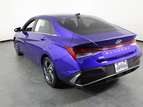 Certified 2025 Hyundai Elantra SEL FWD image 16