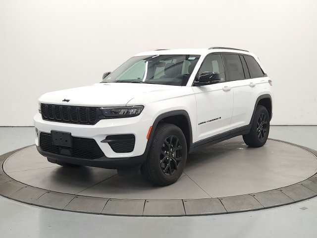 Used 2024 Jeep Grand Cherokee Altitude AWD/4WD image 4