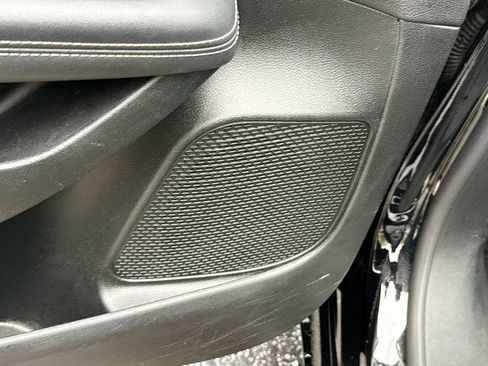 Used 2025 Chrysler Pacifica Select image 20