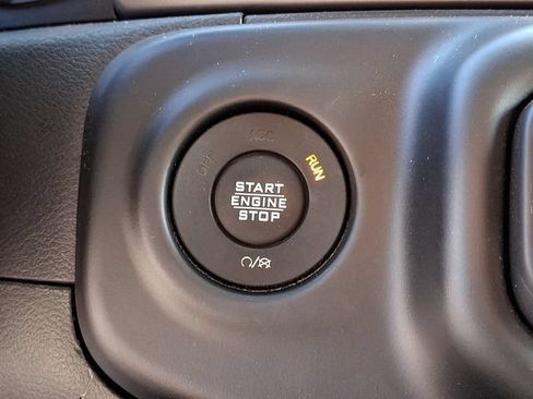 Used 2020 Jeep Wrangler Sport AWD/4WD image 23