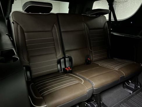 Certified 2025 GMC Yukon XL Denali Ultimate AWD/4WD image 28