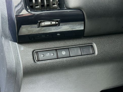 Used 2024 Nissan Pathfinder SV FWD image 10