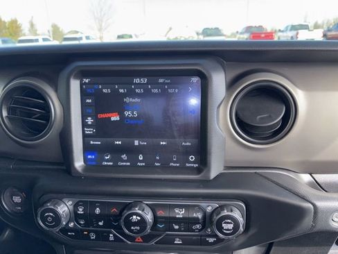 Used 2021 Jeep Gladiator Willys image 9