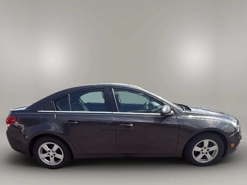 Used 2016 Chevrolet Cruze LT w/ Technology Package FWD image 12
