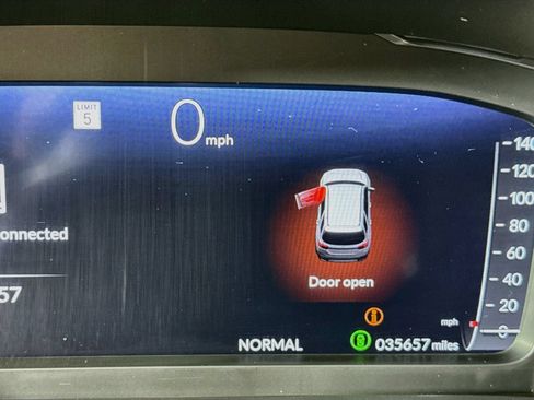 Used 2023 Honda Pilot Elite image 12