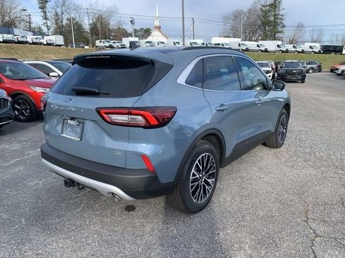 New 2026 Ford Escape SE w/ PHEV Premium Package FWD image 8