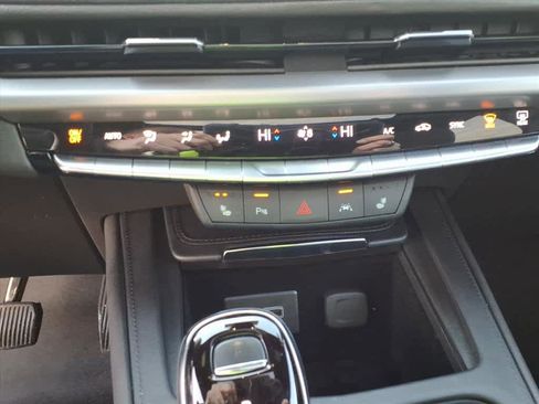 Used 2024 Cadillac XT4 Luxury w/ Cold Weather Package image 21