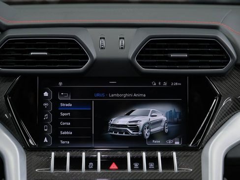 Used 2021 Lamborghini Urus image 52