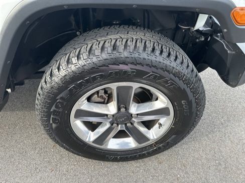 Used 2020 Jeep Wrangler Unlimited Sahara image 8