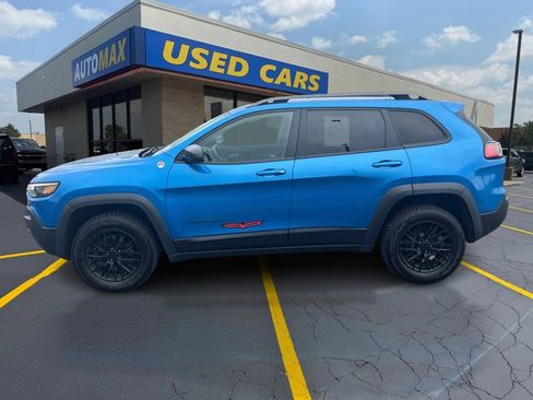 Used 2019 Jeep Cherokee Trailhawk w/ Cold Weather Group AWD/4WD image 8
