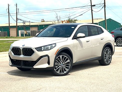 New 2026 BMW X2 xDrive28i w/ Technology Package AWD/4WD image 2