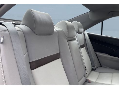 Used 2013 Toyota Camry XLE w/ Leather Pkg image 21