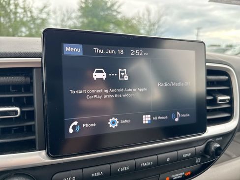 Used 2023 Hyundai Venue SEL FWD image 14