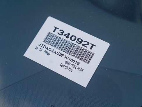 Used 2023 Toyota Prius XLE image 29