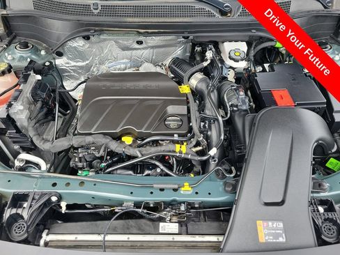 Used 2025 Chevrolet Trax LT FWD image 32