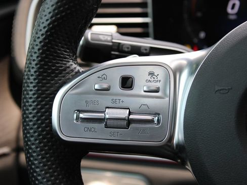 Used 2023 Mercedes-Benz GLS 580 4MATIC image 17