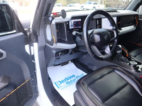 Used 2023 Ford Bronco Badlands image 3