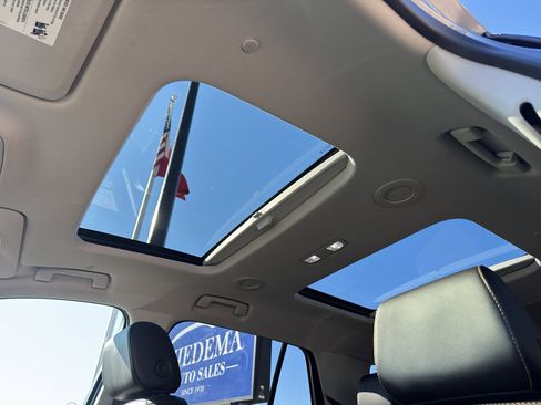 Used 2020 Chevrolet Traverse Premier image 31