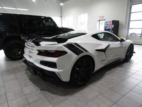 Used 2024 Chevrolet Corvette Z06 w/ Z07 Performance Package image 4